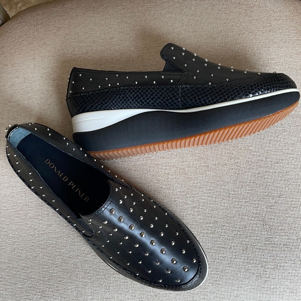 NWOT DONALD PLINER LIZZEE COMFY SLIP ON STUDDED PLATFORM LEATHER SHOES SIZE 8M